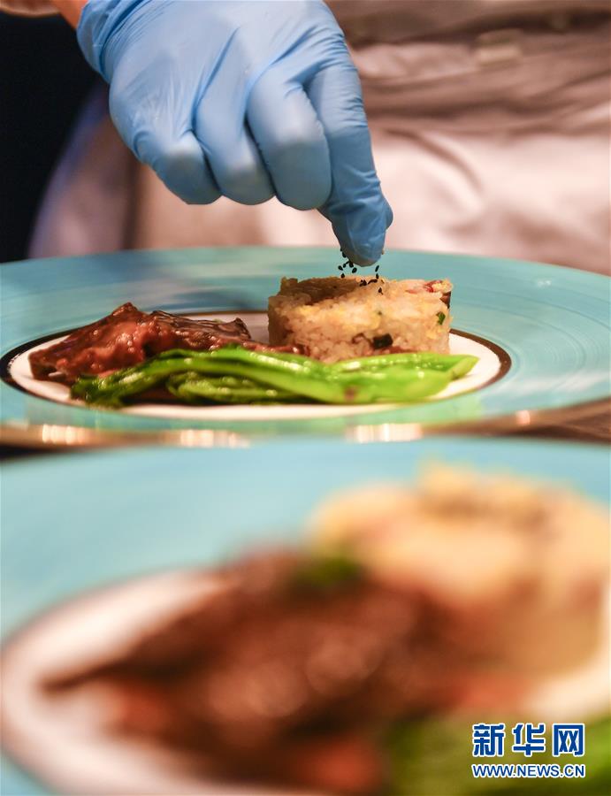 (圖文互動(dòng))(2)東北“大盤菜”與“公勺公筷”攜手同行