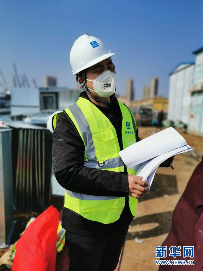 （一線抗疫群英譜&middot;圖文互動）（1）羅文浩：&ldquo;女兒，你的名字里有溫暖，有榮光！&rdquo;