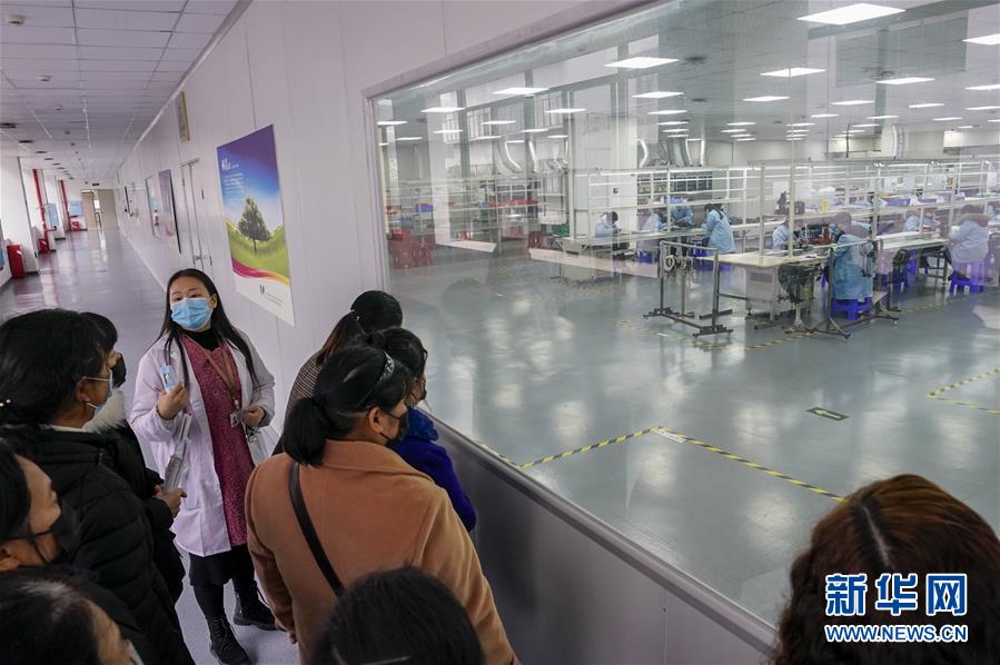 (在習(xí)近平新時(shí)代中國特色社會主義思想指引下——新時(shí)代新作為新篇章·習(xí)近平總書記關(guān)切事·圖文互動)(5)穩(wěn)住千家萬戶的“飯碗”——各地積極穩(wěn)就業(yè)化解疫情影響