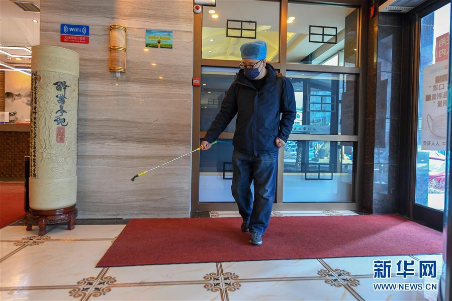 (一線抗疫群英譜·圖文互動)(5)服務白衣天使的“管家”艾厚宇