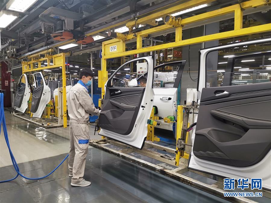 (在習(xí)近平新時代中國特色社會主義思想指引下——新時代新作為新篇章·習(xí)近平總書記關(guān)切事·圖文互動)(1)按下復(fù)工復(fù)產(chǎn)“快進(jìn)鍵”