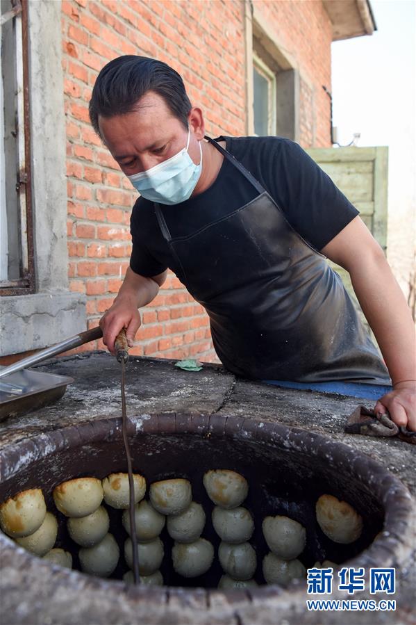 (決戰(zhàn)決勝脫貧攻堅(jiān)·圖文互動(dòng))(8)阿布都艾尼北上務(wù)工“三級(jí)跳”