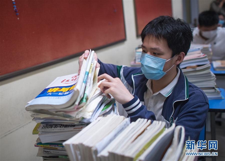 （聚焦疫情防控）（6）直擊武漢高三年級復(fù)學現(xiàn)場