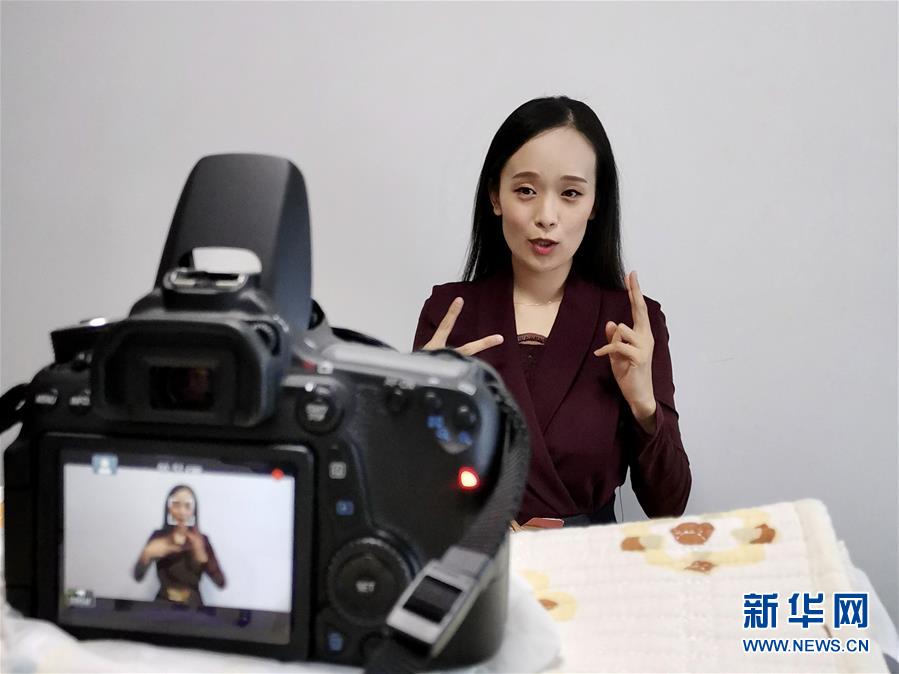 (在習(xí)近平新時(shí)代中國(guó)特色社會(huì)主義思想指引下——新時(shí)代新作為新篇章·習(xí)近平總書(shū)記關(guān)切事·圖文互動(dòng))(4)增強(qiáng)困難群眾對(duì)疫情影響的抵抗力