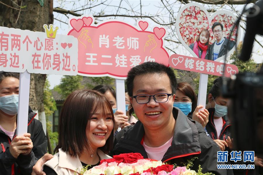 （新華全媒頭條&middot;圖文互動(dòng)）（12）&ldquo;我看不見你的樣子，但我知道你是誰&rdquo;&mdash;&mdash;寫在國(guó)際護(hù)士節(jié)來臨之際