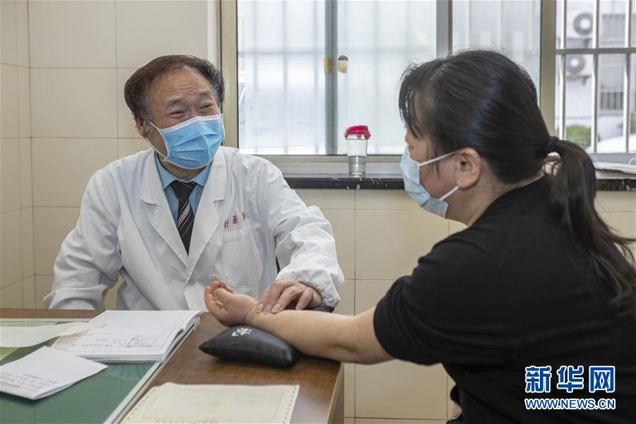 （代表委員履職&middot;圖文互動(dòng)）（4）&ldquo;履職與行醫(yī)，都要精益求精&rdquo;&mdash;&mdash;全國政協(xié)委員吳煥淦履職記