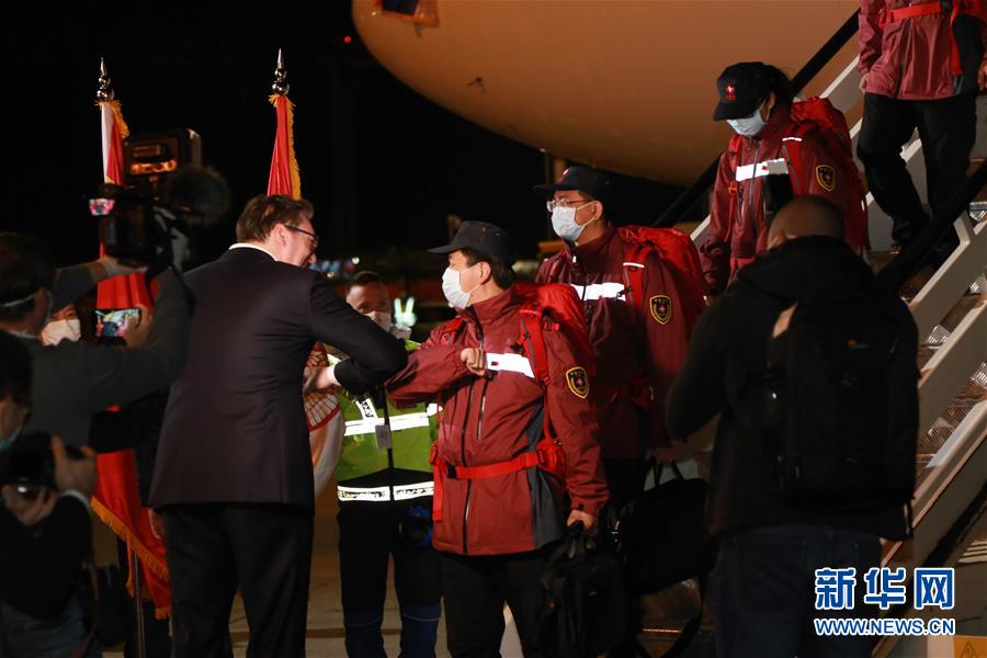 （新華全媒頭條&middot;圖文互動(dòng)）（23）風(fēng)雨無阻向前進(jìn)&mdash;&mdash;寫在全國疫情防控阻擊戰(zhàn)取得重大戰(zhàn)略成果之際