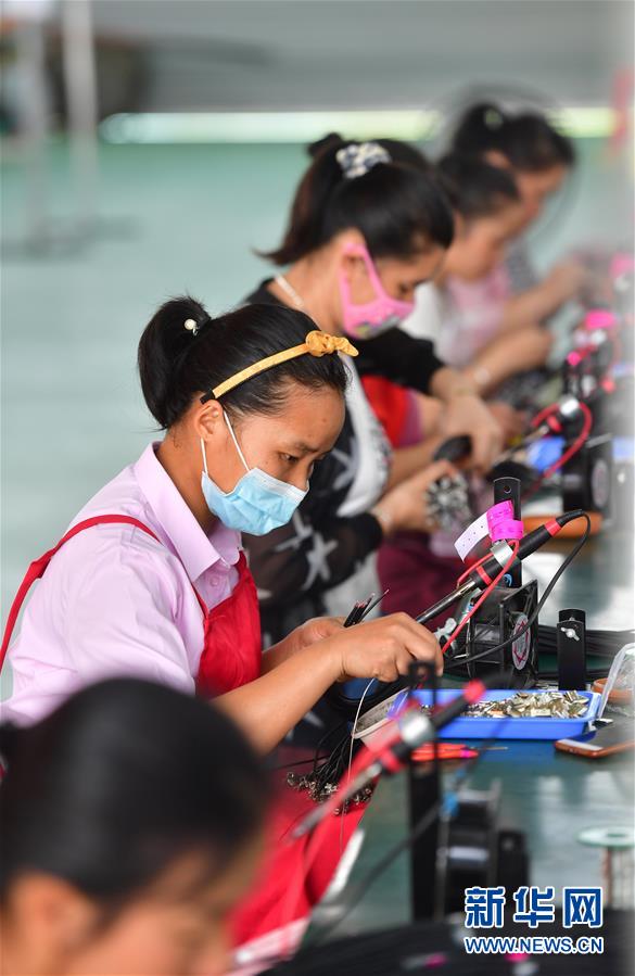 (新華全媒頭條·兩會特別報(bào)道)(5)攻堅(jiān)克難贏未來——從政府工作報(bào)告看2020年中國發(fā)展走向