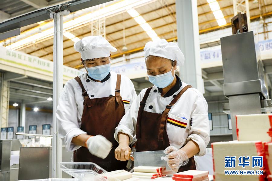 (新華全媒頭條·兩會特別報(bào)道)(7)攻堅(jiān)克難贏未來——從政府工作報(bào)告看2020年中國發(fā)展走向