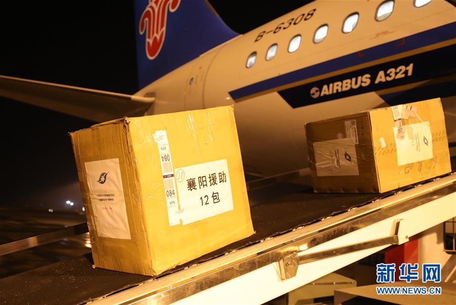 (新華全媒頭條·圖文互動)(8)“始終把人民群眾生命安全和身體健康放在第一位”——中國抗疫彰顯“生命至上、人民至上”理念