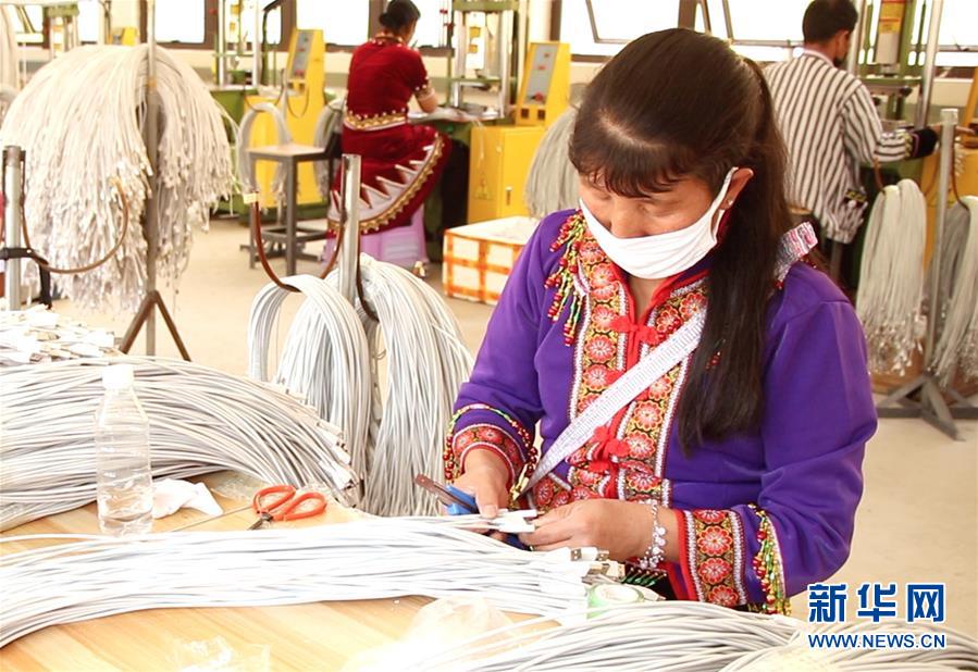 （新華全媒頭條&middot;兩會精神看落實&middot;圖文互動）（2）努力讓群眾看到變化得到實惠&mdash;&mdash;落實全國兩會精神持續保障和改善民生述評