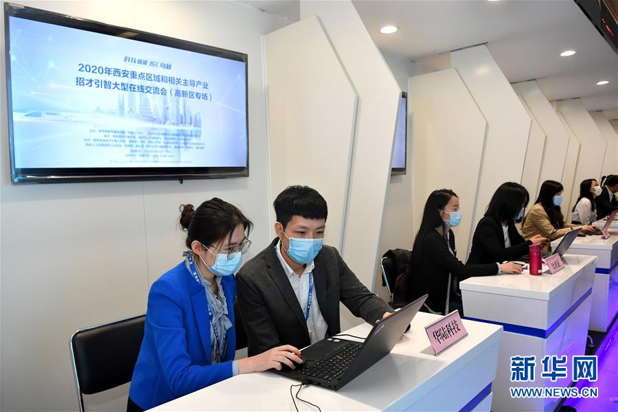 （新華全媒頭條&middot;兩會精神看落實&middot;圖文互動）（3）努力讓群眾看到變化得到實惠&mdash;&mdash;落實全國兩會精神持續保障和改善民生述評