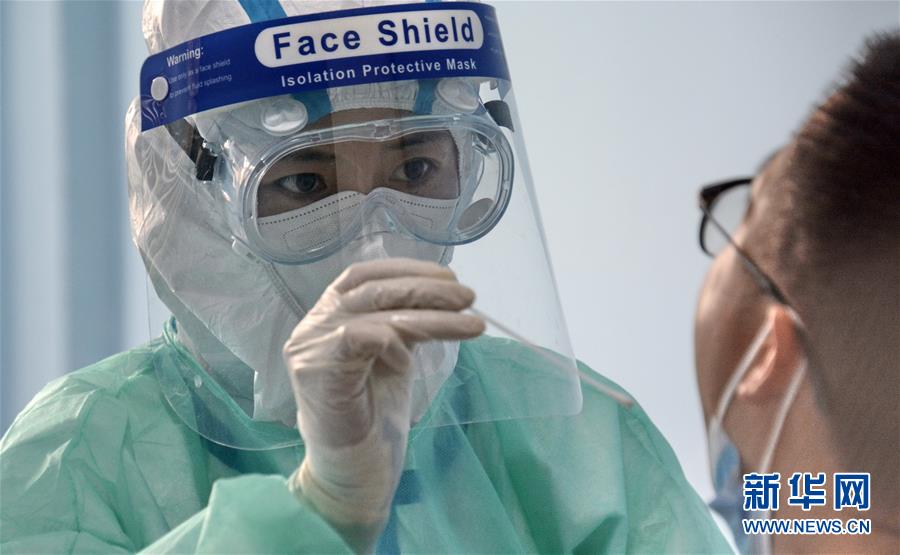（新華全媒頭條&middot;圖文互動）（11）構筑守護城市、守護生命的堅強防線&mdash;&mdash;北京開展大規模核酸檢測