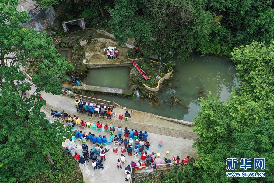 (新時(shí)代文明實(shí)踐·圖文互動(dòng))(2)文明春風(fēng)入萬(wàn)家——新時(shí)代文明實(shí)踐中心助推黨的創(chuàng)新理論在基層落地生根