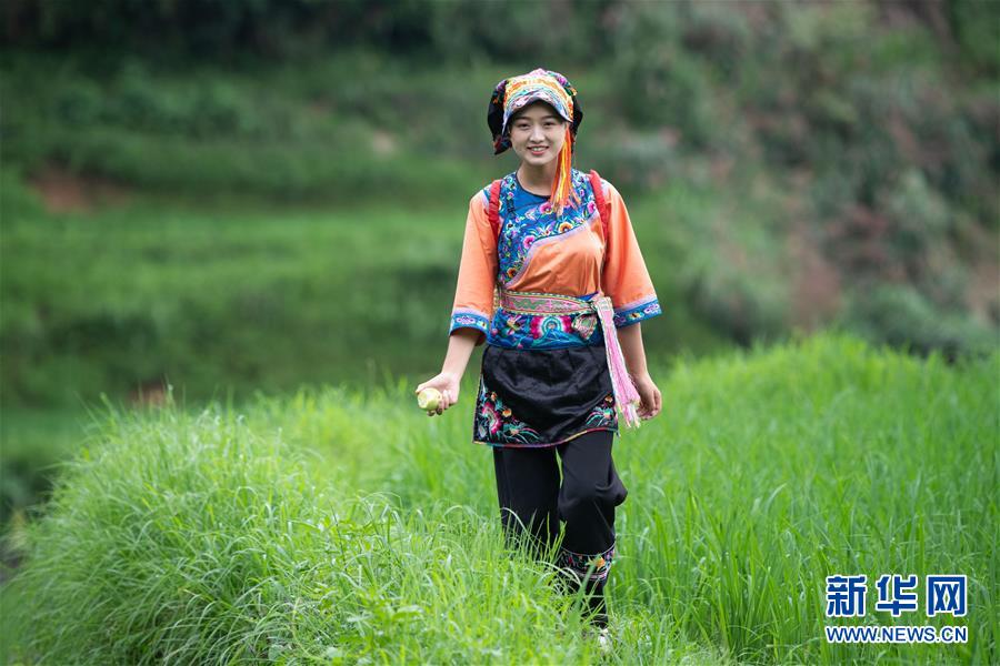 （新華全媒頭條&middot;走向我們的小康生活&middot;圖文互動）（4）那山，那人，那苗寨&mdash;&mdash;十八洞村三代人的奮斗史