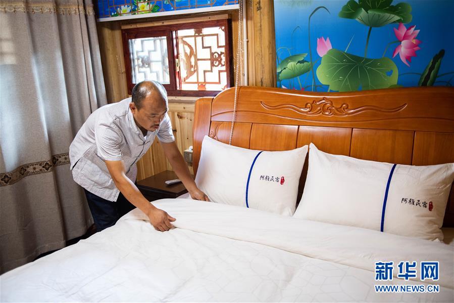 （新華全媒頭條&middot;走向我們的小康生活&middot;圖文互動）（3）那山，那人，那苗寨&mdash;&mdash;十八洞村三代人的奮斗史