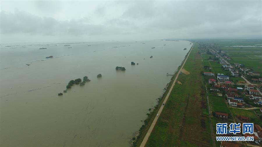 (防汛抗洪·圖文互動)(5)“險情不可怕,可怕的是不能及時發(fā)現(xiàn)險情”——洞庭湖巡堤查險現(xiàn)場直擊