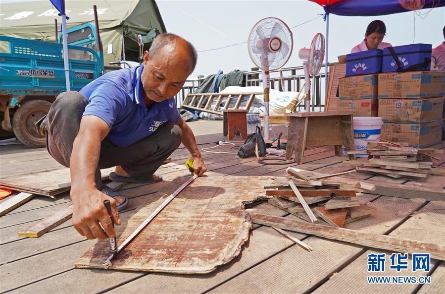 （防汛抗洪&middot;圖文互動）（2）特寫：康山大堤上的脫貧&ldquo;守堤人&rdquo;