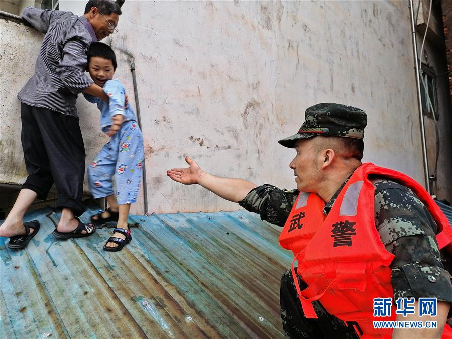 （防汛抗洪&middot;圖文互動）（6）解放軍和武警抗洪搶險部隊各級黨組織充分發揮戰斗堡壘作用