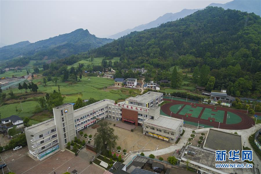 （新華全媒頭條&middot;圖文互動）（12）&ldquo;美麗的中國夢屬于你們&rdquo;&mdash;&mdash;以習(xí)近平同志為核心的黨中央關(guān)心少年兒童工作紀(jì)實