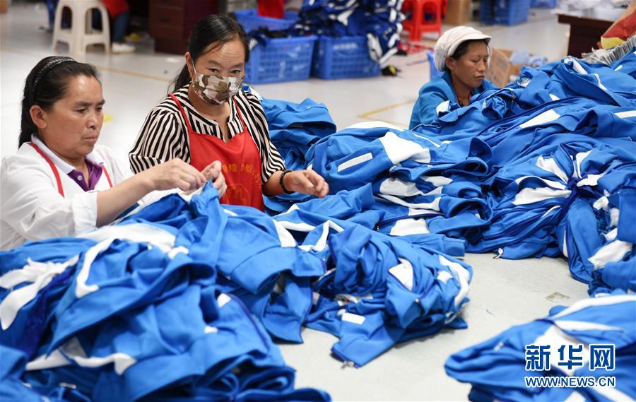 (新華全媒頭條·走向我們的小康生活·圖文互動)(7)三幅“圖鑒”說變遷——貴州“穿越時空”的脫貧印記