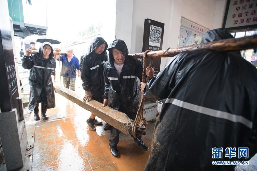 （在習(xí)近平新時代中國特色社會主義思想指引下&mdash;&mdash;新時代新作為新篇章&middot;習(xí)近平總書記關(guān)切事&middot;圖文互動）（4）戰(zhàn)疫魔,斗洪魔&mdash;&mdash;湖北全力應(yīng)對防疫、防汛疊加&ldquo;雙考&rdquo;