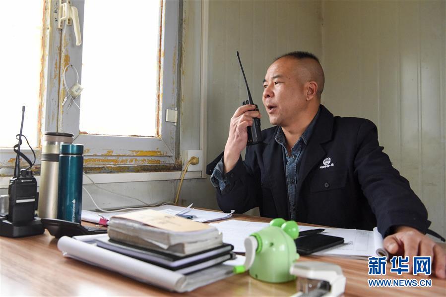 (圖文互動)(4)筑完“天路”架“云梯”——鐵路老兵再上高原