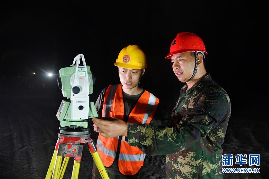 (軍事·圖文互動)(2)為導(dǎo)彈筑巢的“彝族雄鷹”——記“最美新時(shí)代革命軍人”沙子呷