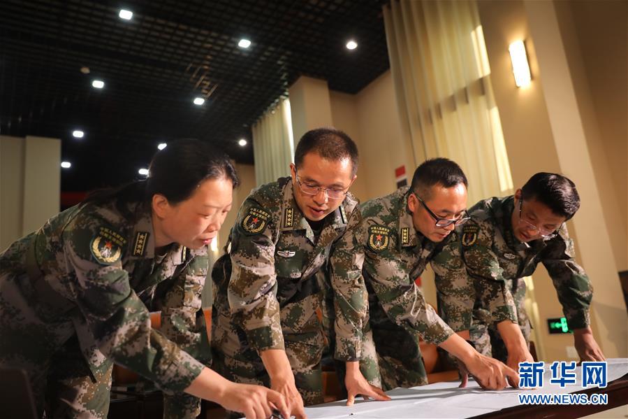 (圖文互動(dòng))(1)對(duì)黨赤“淳” 為國志“靜”——記戰(zhàn)略支援部隊(duì)某部高級(jí)工程師淳靜