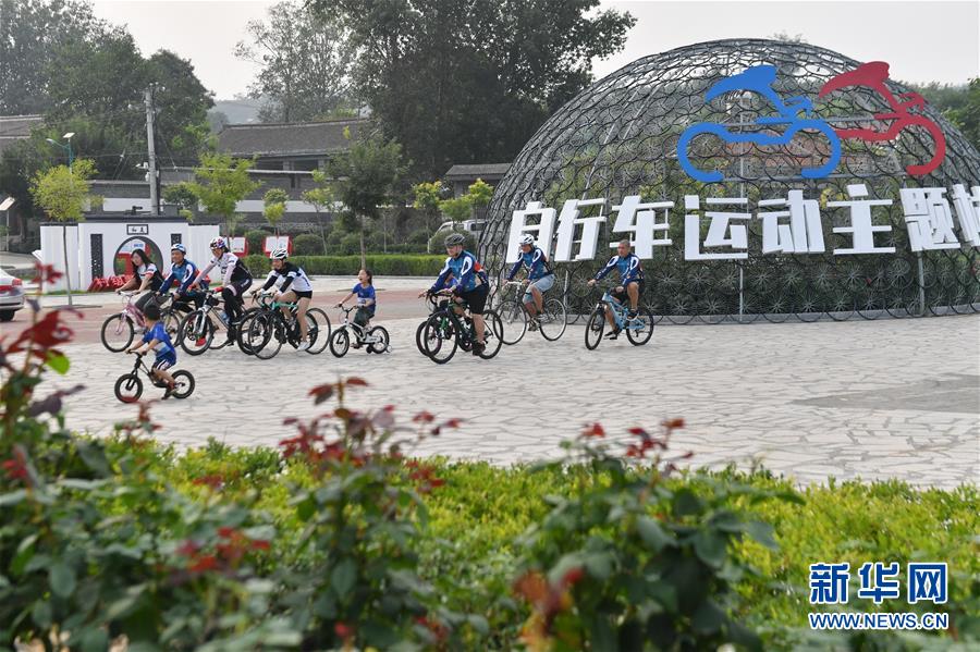 (走向我們的小康生活·圖文互動)(3)小山村辦起“騎行俱樂部”——鄉村變富變美帶來的新鮮事