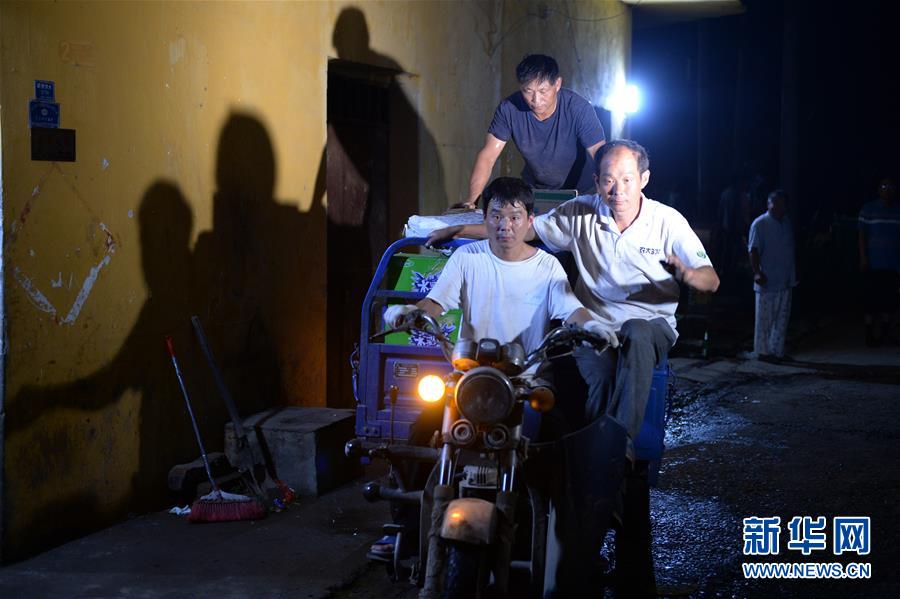 （在習(xí)近平新時(shí)代中國(guó)特色社會(huì)主義思想指引下&mdash;&mdash;新時(shí)代新作為新篇章&middot;習(xí)近平總書記關(guān)切事&middot;圖文互動(dòng)）（13）一切為了人民&mdash;&mdash;寫在全國(guó)防汛救災(zāi)取得階段性重大勝利之時(shí)