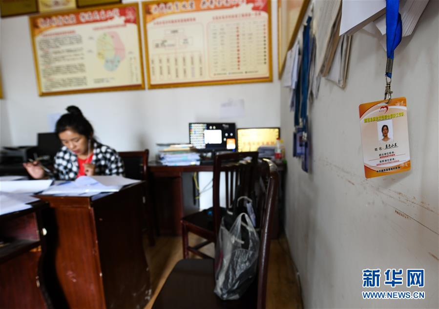 (熱點鮮報·圖文互動)(4)為了大涼山的下一代,她奔赴在助學路上