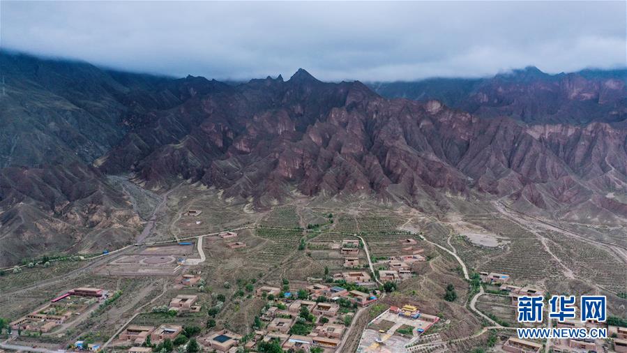 (新華全媒頭條·走向我們的小康生活·決戰(zhàn)決勝脫貧攻堅(jiān)·圖文互動(dòng))(6)高原上綻放的光芒——來自青海攻克深度貧困堡壘的故事