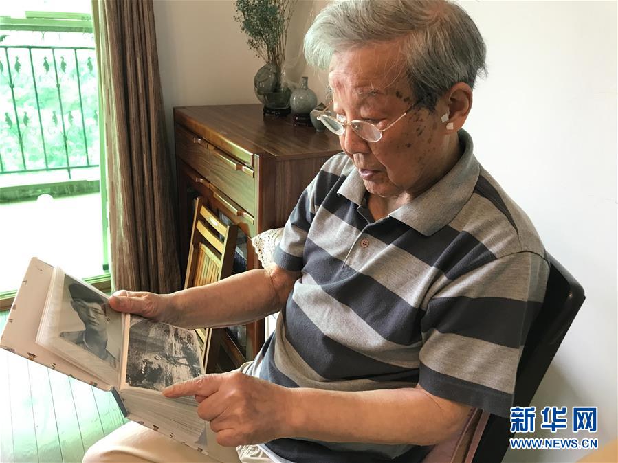 (紀念抗美援朝70周年·圖文互動)戰(zhàn)地金達萊,花兒為誰開?——記志愿軍老戰(zhàn)士文工隊員任紅舉