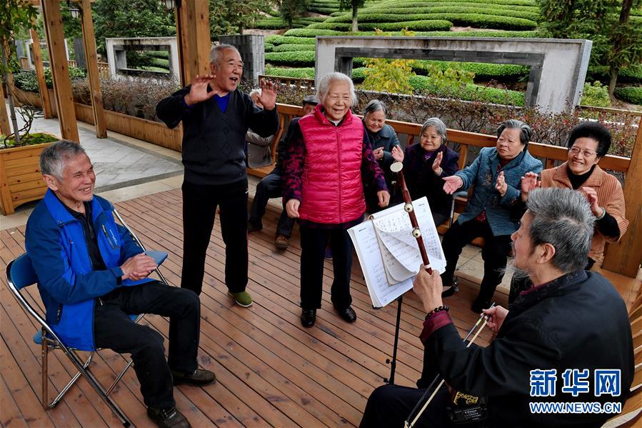 (新華全媒頭條·圖文互動)(1)偉大旗幟引領歷史巨變——習近平新時代中國特色社會主義思想指引“十三五”經濟社會發展述評