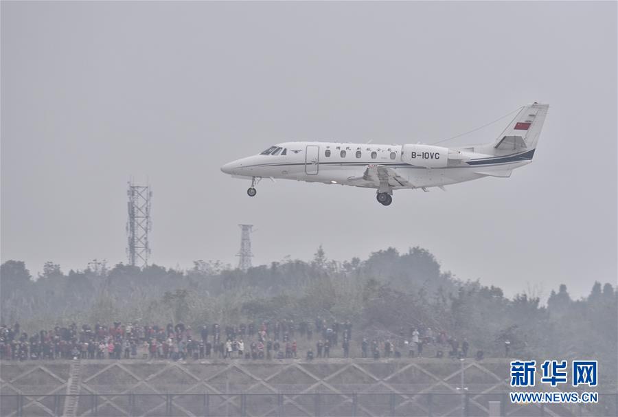 (經(jīng)濟(jì))(2)成都天府國(guó)際機(jī)場(chǎng)開始校飛