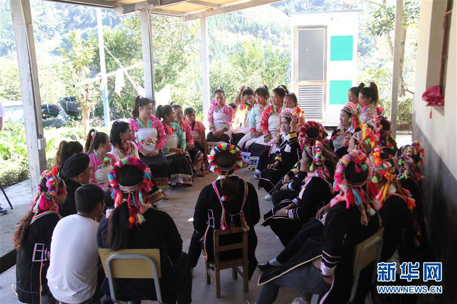 (五中全會精神在基層·圖文互動)(5)天津、福建、廣東、云南等地創(chuàng)新形式讓黨的十九屆五中全會精神“飛入尋常百姓家”