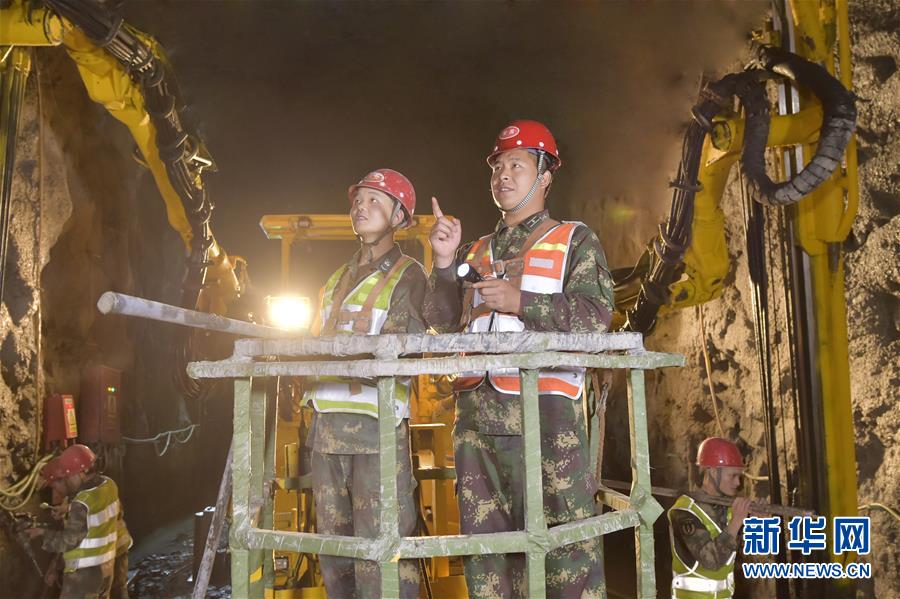 (代表委員履職·圖文互動(dòng))(1)把創(chuàng)新成果融入國(guó)防工程建設(shè)——全國(guó)人大代表沙子呷履職記