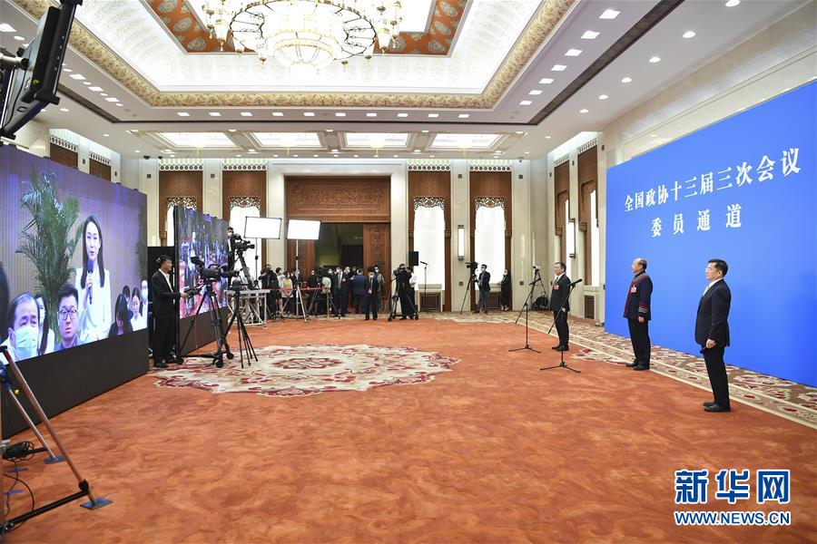 （兩會(huì)&middot;政協(xié)開幕&middot;XHDW）（5）接受采訪