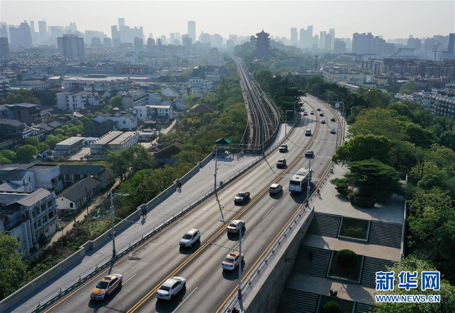 （新華全媒頭條&middot;圖文互動）（13）從人民中汲取磅礴力量&mdash;&mdash;習(xí)近平總書記同出席2020年全國兩會人大代表、政協(xié)委員共商國是紀實