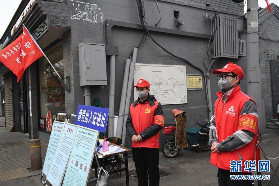 （習近平致敬的戰(zhàn)&ldquo;疫&rdquo;英雄&middot;社區(qū)工作者篇&middot;圖文互動）（5）他們，堅守一線戰(zhàn)風雨