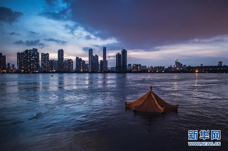 （在習(xí)近平新時代中國特色社會主義思想指引下&mdash;&mdash;新時代新作為新篇章&middot;習(xí)近平總書記關(guān)切事&middot;圖文互動）（1）戰(zhàn)疫魔,斗洪魔&mdash;&mdash;湖北全力應(yīng)對防疫、防汛疊加&ldquo;雙考&rdquo;