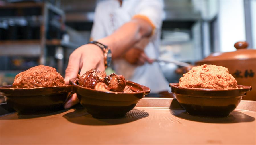 （在習近平新時代中國特色社會主義思想指引下&mdash;&mdash;新時代新作為新篇章&middot;習近平總書記關切事&middot;圖文互動）（2）讓&ldquo;舌尖上的節約&rdquo;成為習慣&mdash;&mdash;全社會營造浪費可恥、節約為榮的氛圍掃描