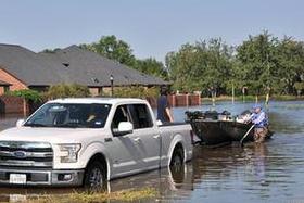 &ldquo;哈維&rdquo;颶風(fēng)中民船救援隊(duì)彰顯華人互助力量