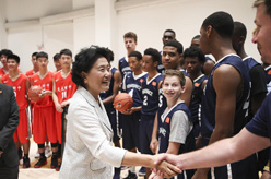 劉延東觀看中美中學生男籃友誼賽