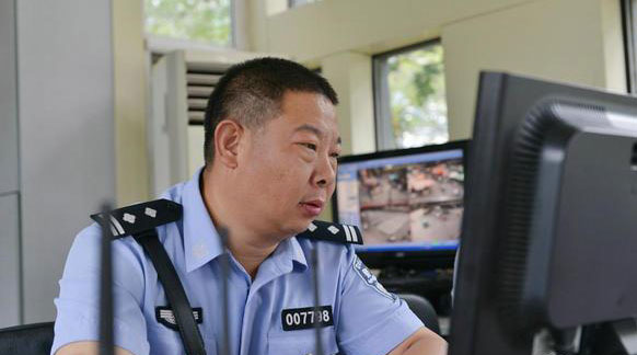 為人民服務&ldquo;不下班&rdquo;&mdash;&mdash;追記好警察呂建江