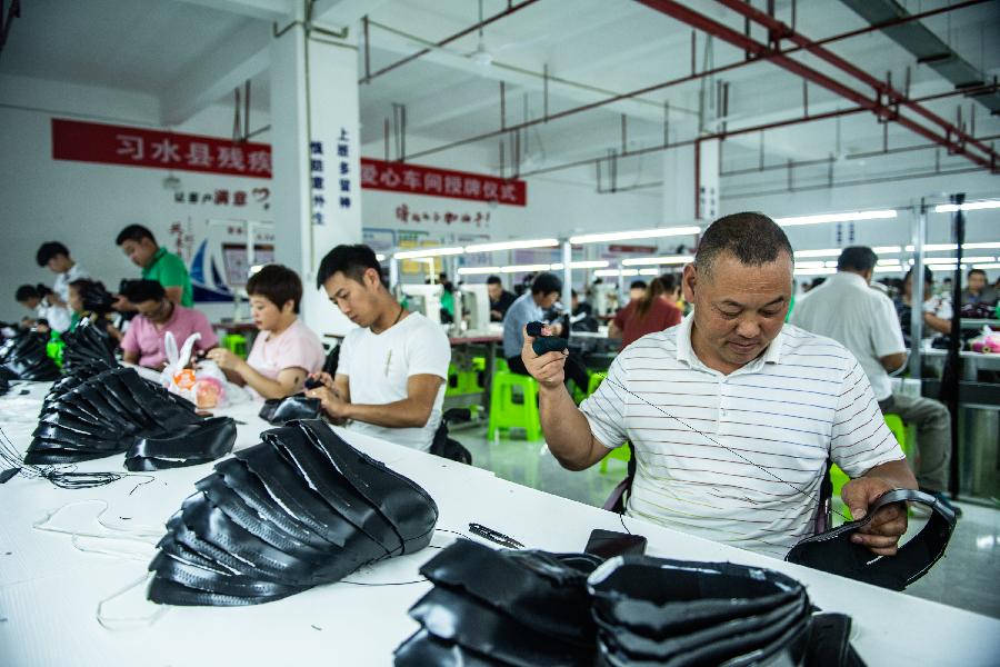 貴州習(xí)水：扶貧車(chē)間助殘疾群眾穩(wěn)就業(yè)