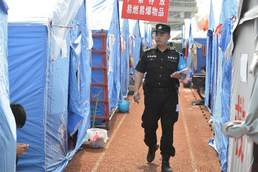 災區安置點的守護者 群眾心里的暖心人&mdash;&mdash;記蘆山災區安置點民警諶勇