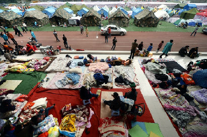 攜手面對暫時的困難&mdash;雅安地震部分災民安置點實況