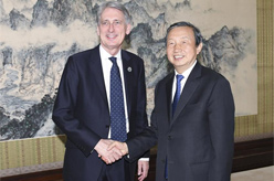 馬凱會見英國財政大臣